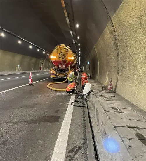 儋州隧道排水渠清淤